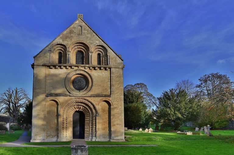 St Mary the Virgin, Iffley: A Romanesque Parish Church in Oxford