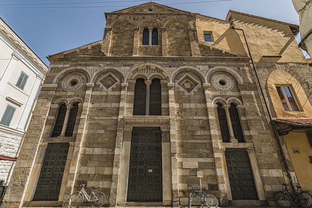 San Pietro in Vinculis: A Romanesque Church in Pisa 2 San Pietro in Vinculis
