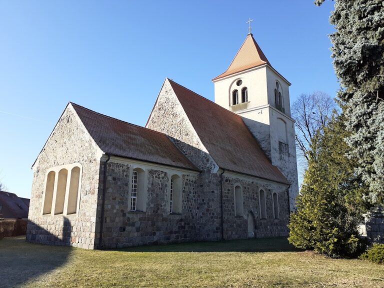 St Nicholas and St Andrew Church in Biegen: History and Remains
