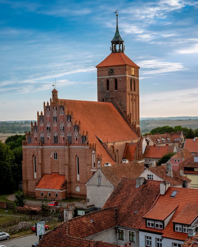 Church of SS. Peter and Paul in Reszel: A Gothic Parish Church in Poland