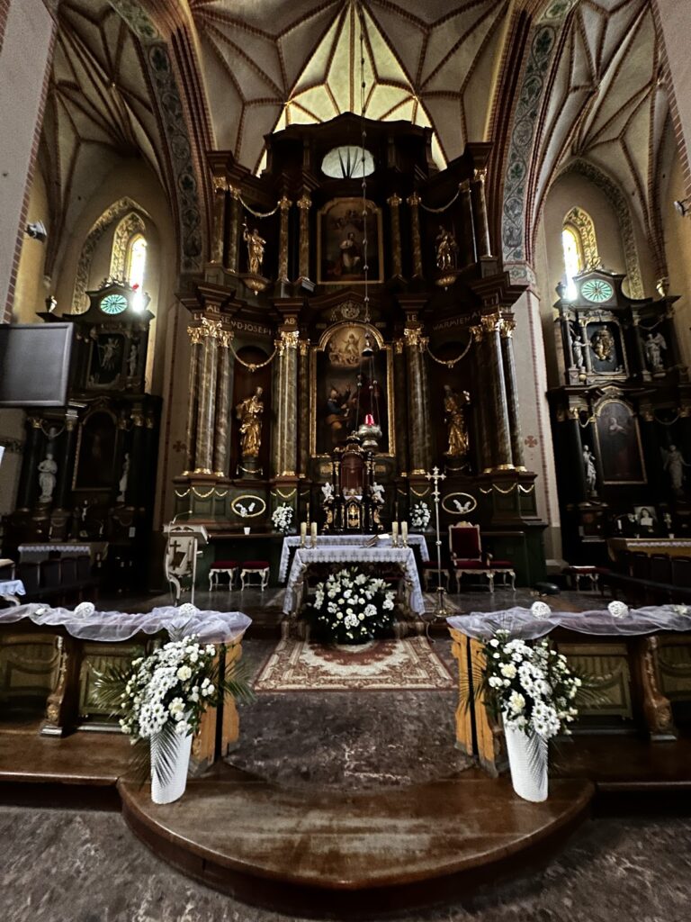 Church of SS. Peter and Paul in Reszel: A Gothic Parish Church in Poland 3 Church of SS. Peter and Paul in Reszel