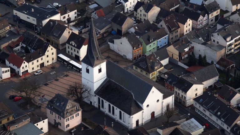 St. Margaretha: Catholic Parish Church of Heimbach-Weis in Germany