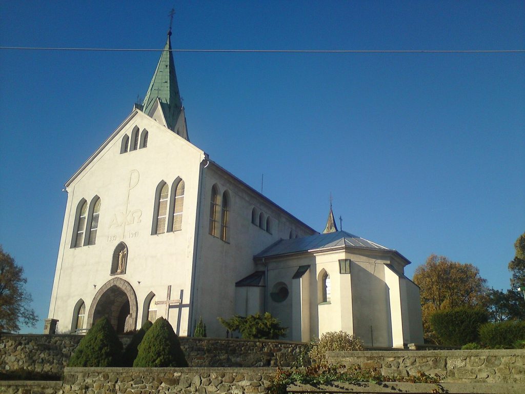 Church of Saint Michael the Archangel: A Gothic and Neo-Gothic Parish Church in Slovakia 2 Kostol svätého Michala Archanjela
