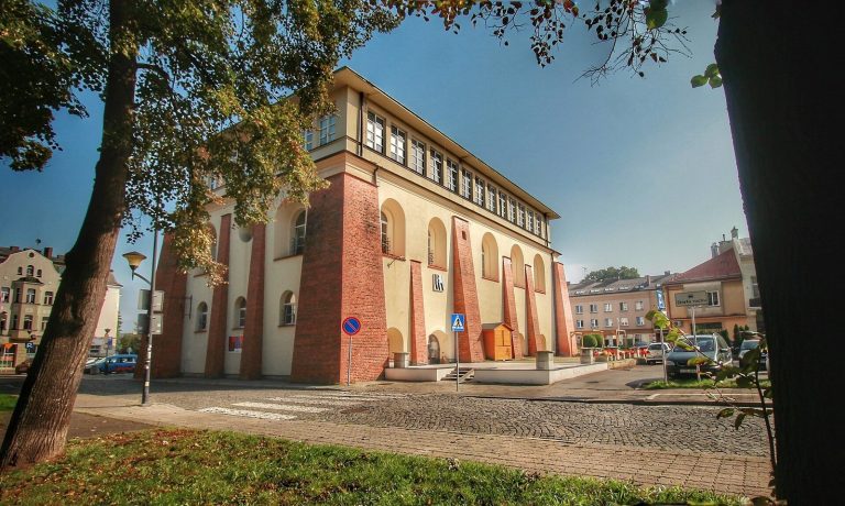 Old Town Synagogue in Rzeszów: A Renaissance Jewish Synagogue and Archive