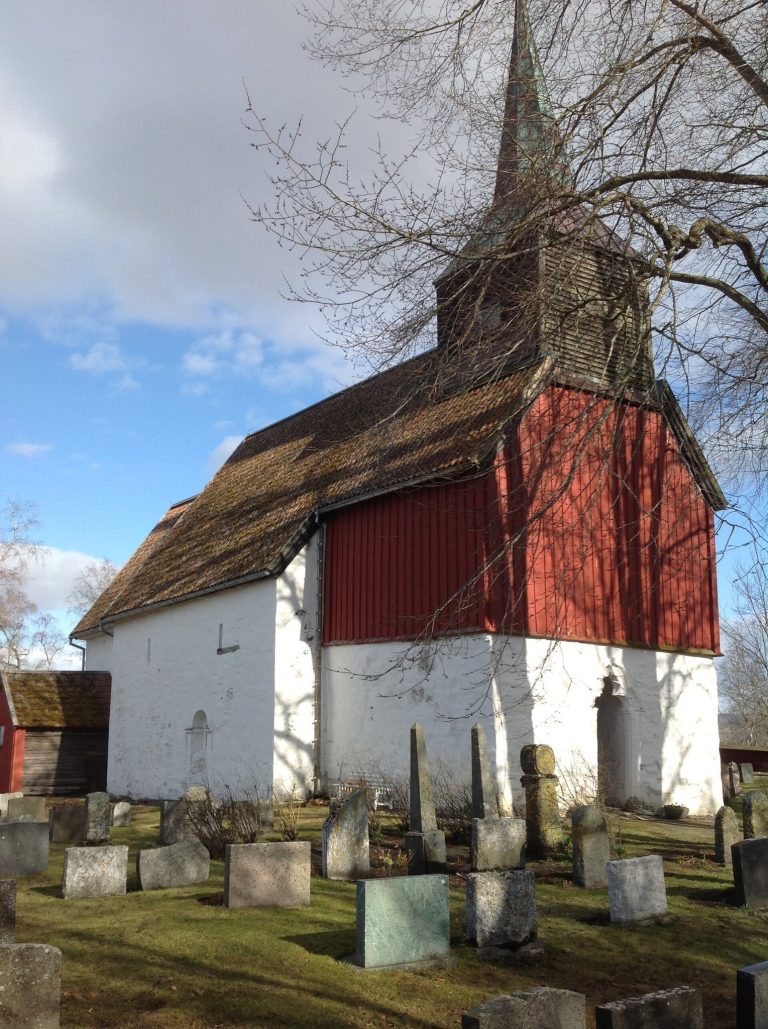 Hustad Church: A Medieval Romanesque Church in Norway