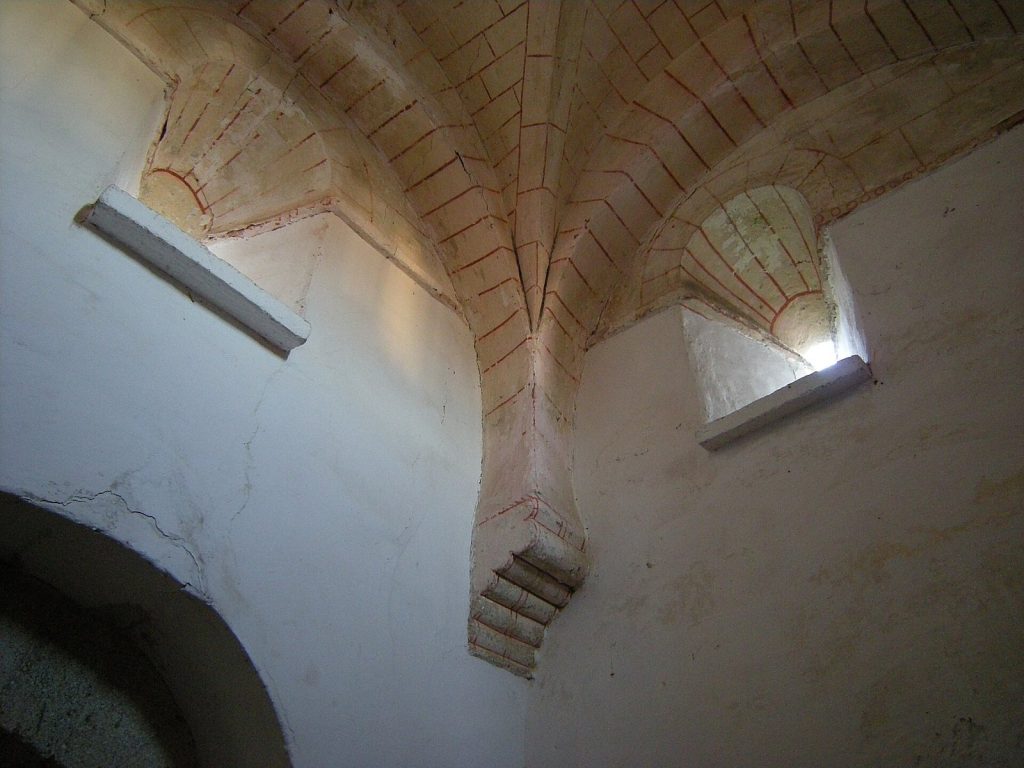 Capela de San Miguel: A Tenth-Century Mozarabic Chapel in Spain 1 Capela de San Miguel