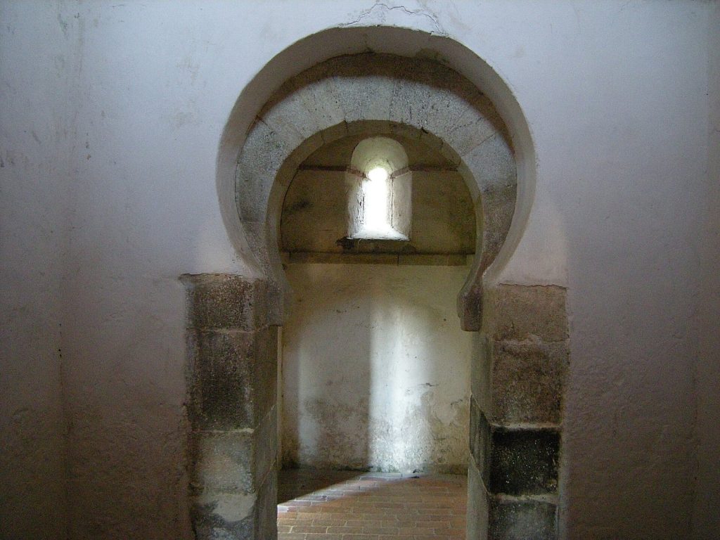 Capela de San Miguel: A Tenth-Century Mozarabic Chapel in Spain 2 Capela de San Miguel