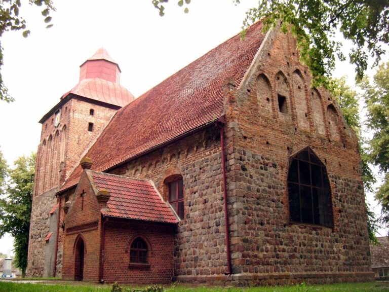 Christ the King Church in Gosław: A Romanesque Parish Church in Poland