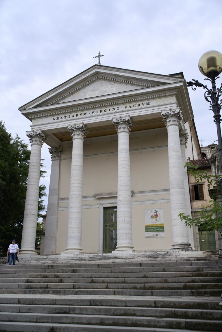 Basilica Santuario della Beata Vergine delle Grazie: A Marian Sanctuary in Udine