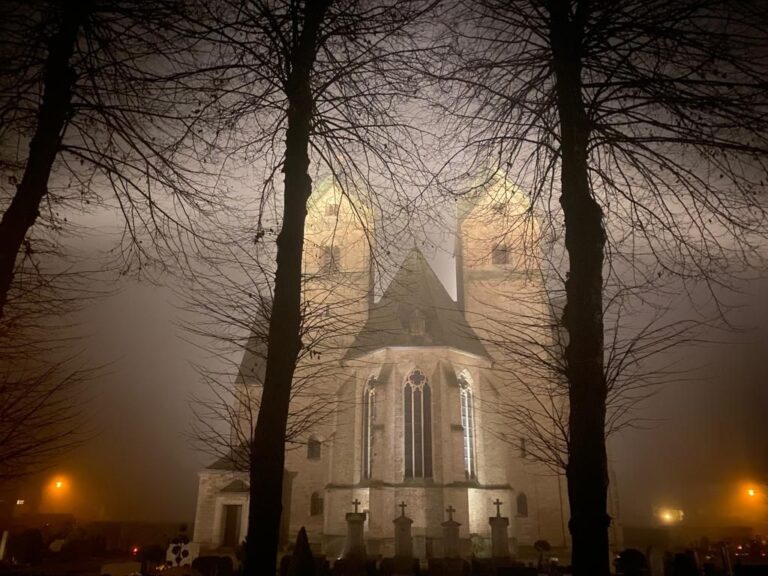 Stiftskirche St. Clemens: A Romanesque Collegiate Church in Kalkar