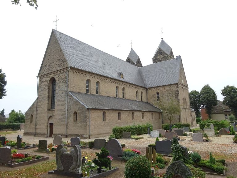Stiftskirche St. Clemens: A Romanesque Collegiate Church in Kalkar