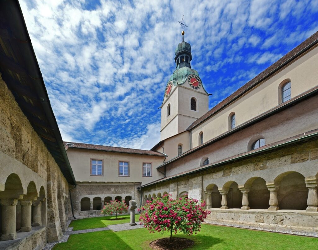christ catholic collegiate church of St. Leodegar