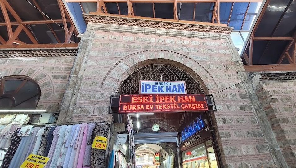 İpek Han: An Ottoman Silk Merchants’ Han in Bursa 2 İpek Han