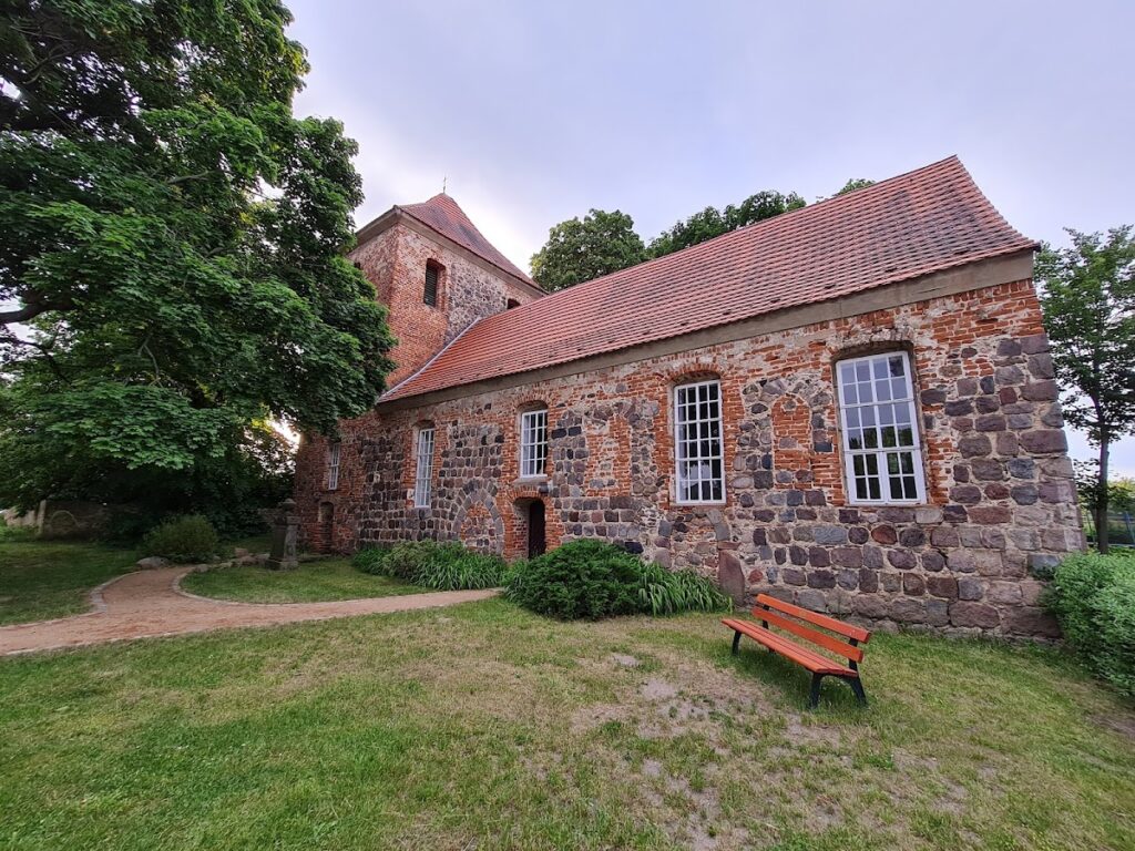 Village church Kleinbeeren: An Evangelical Medieval Village Church in Germany 1 Village church Kleinbeeren
