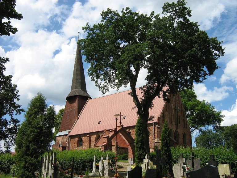 Church of the Holy Heart of Jesus in Cerkwica: A Gothic Parish Church in Poland