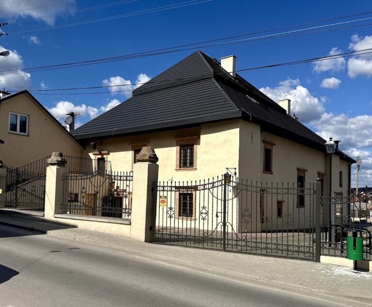 Synagogue in Chęciny: A Former Jewish House of Prayer in Poland