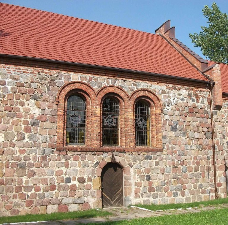 Sacred Heart Church in Gardno: A Medieval Roman Catholic Parish Church