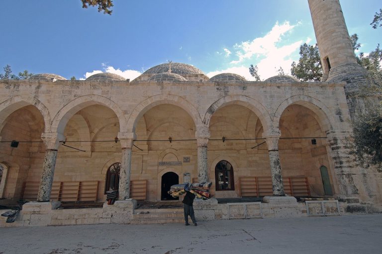 Laal Pasha Mosque: A Karamanid Sunni Mosque in Mut