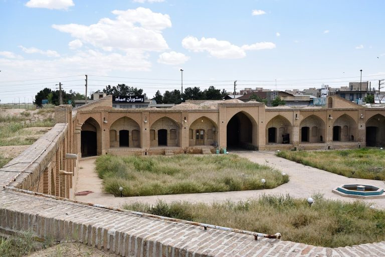 Kenargerd Caravanserai: A Safavid Roadside Caravan Complex in Iran