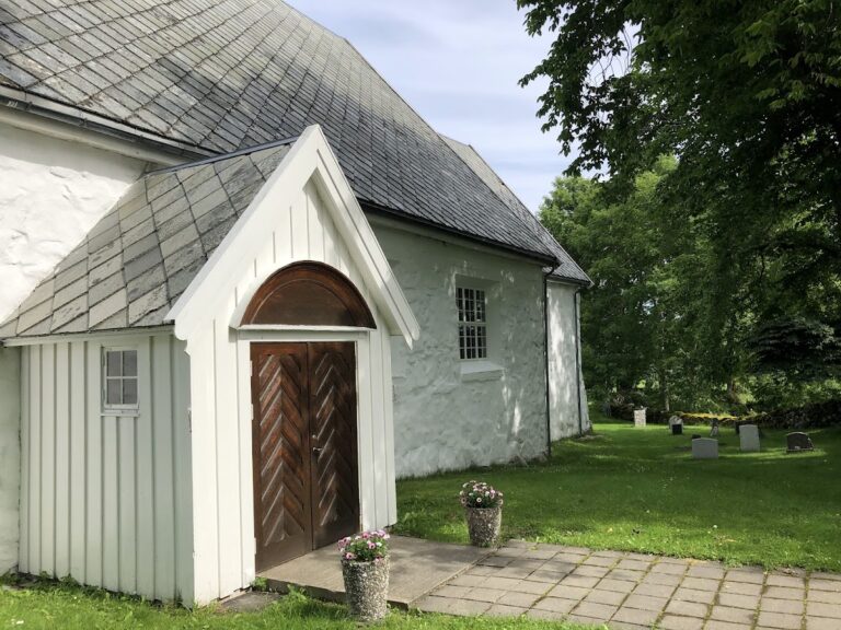 Dolm Church: A Romanesque Parish Church in Norway