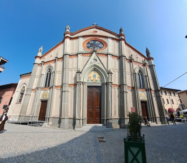 Santi Pietro e Paolo: A Late Gothic Collegiate Church in Carmagnola