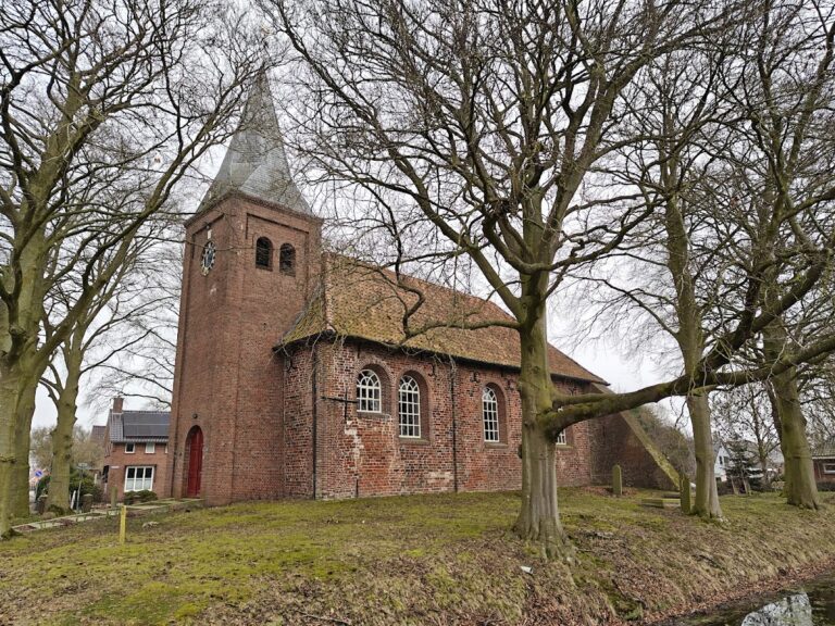 Nederlands Hervormde Kerk, Meedhuizen: Medieval Parish Church