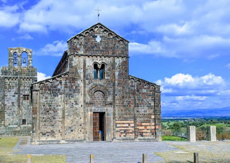 Santa Maria del Regno: Royal Chapel and Parish Church in Sardinia