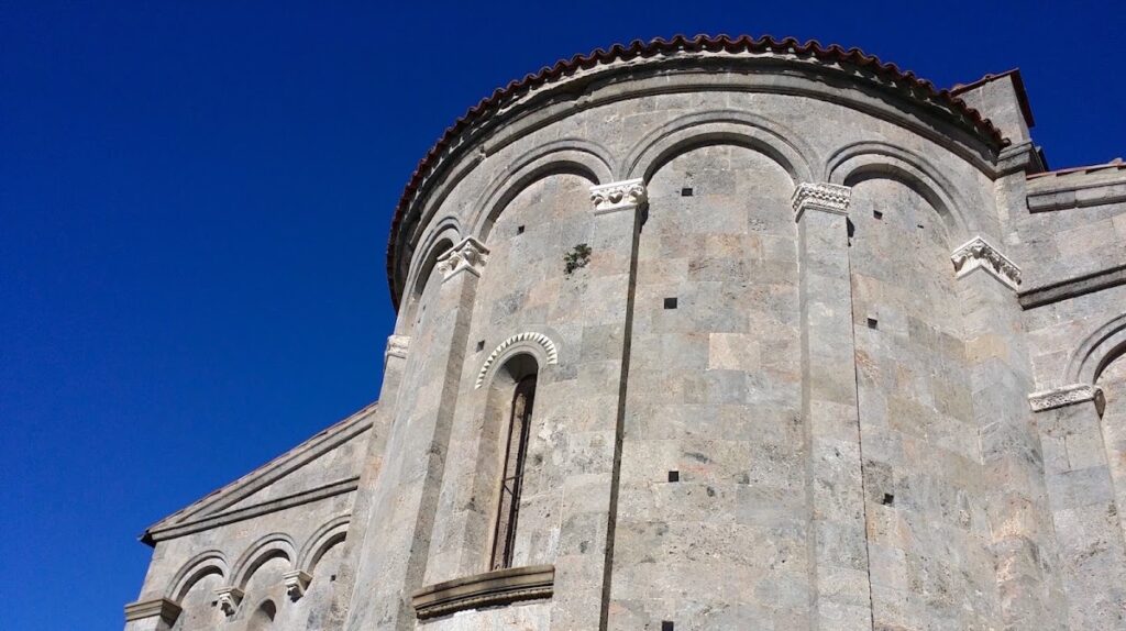 Parish Church of Saints Ippolito and Cassiano: A Pisan Romanesque Church in Italy 1 Parish church of Saints Ippolito and Cassiano