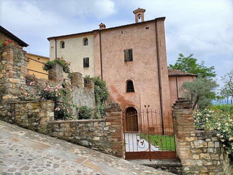 Santa Maria Assunta: The Parish Church of Castello Querciola