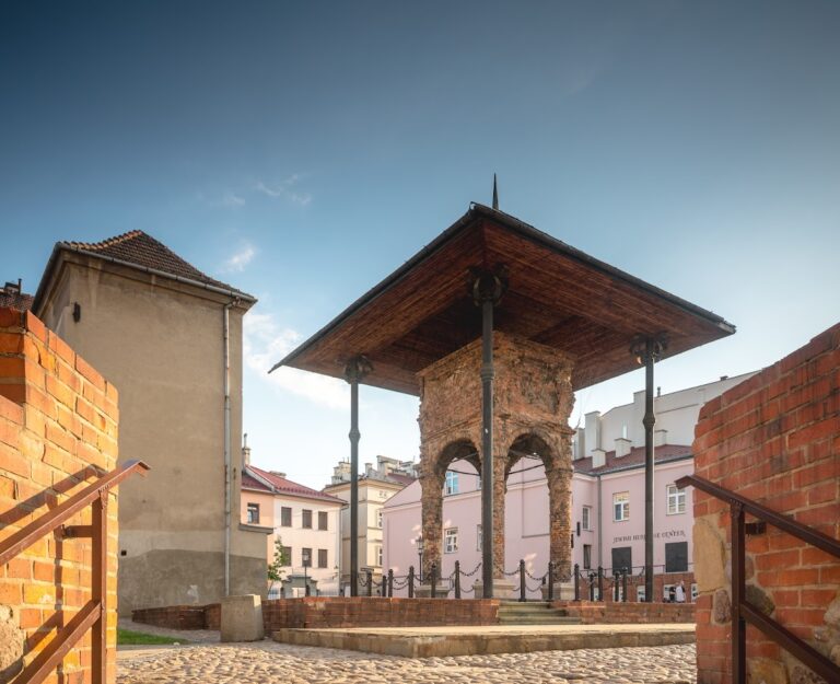 Old Synagogue in Tarnów: A Jewish Synagogue and Memorial Ruin in Poland