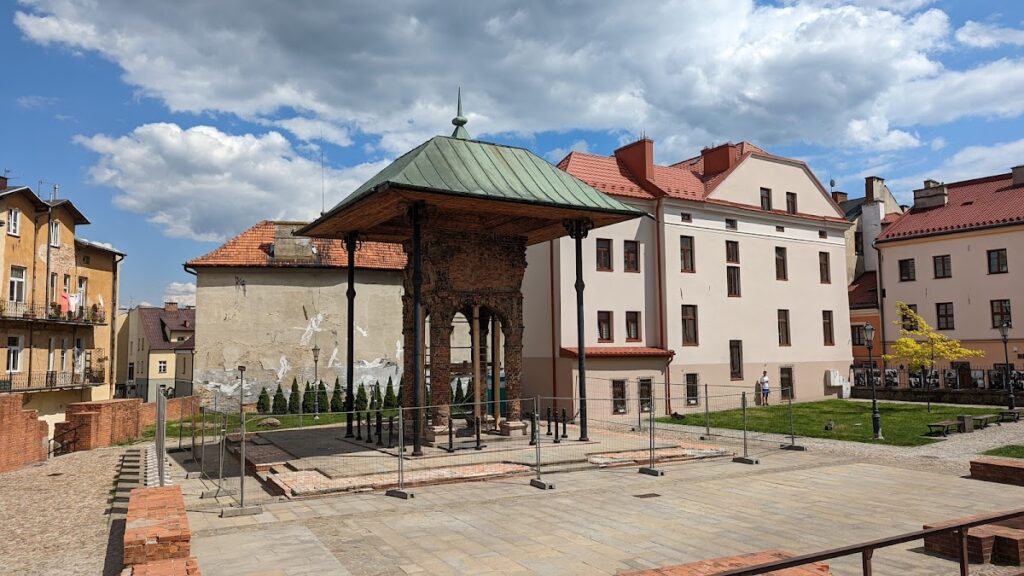 Old Synagogue in Tarnów: A Jewish Synagogue and Memorial Ruin in Poland 2 Old Synagogue in Tarnów