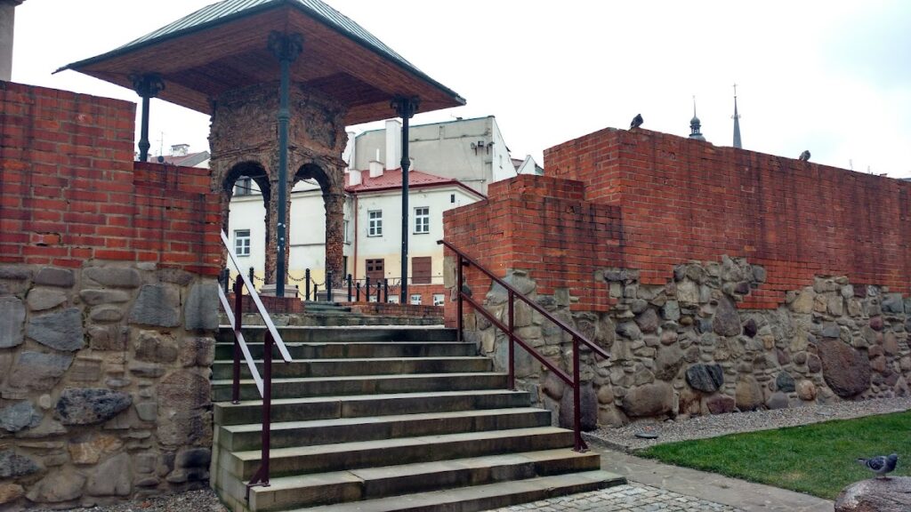 Old Synagogue in Tarnów: A Jewish Synagogue and Memorial Ruin in Poland 3 Old Synagogue in Tarnów