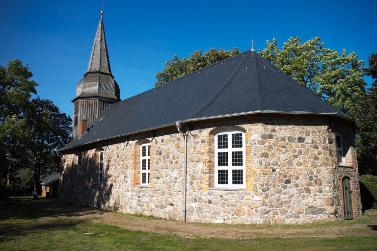 Nicolai Church: A Historic Evangelical Lutheran Church in Elstorf, Germany