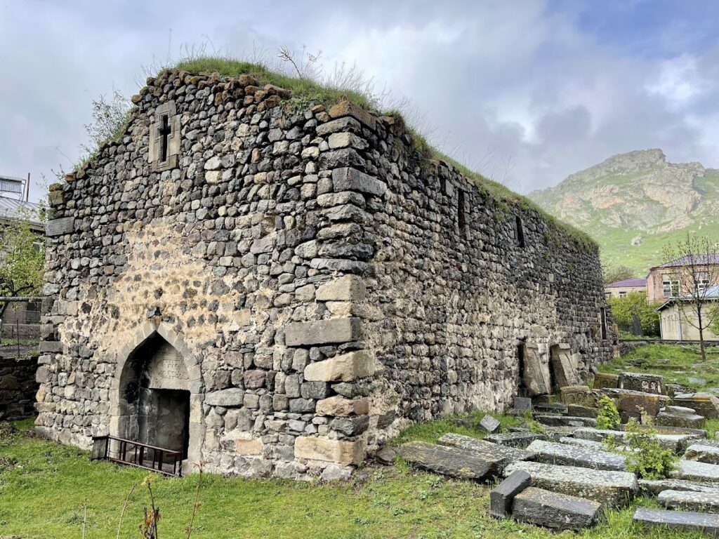 Saint Hripsime Church, Verishen: An Early Medieval Armenian Apostolic Church 2 Saint Hripsime Church, Verishen
