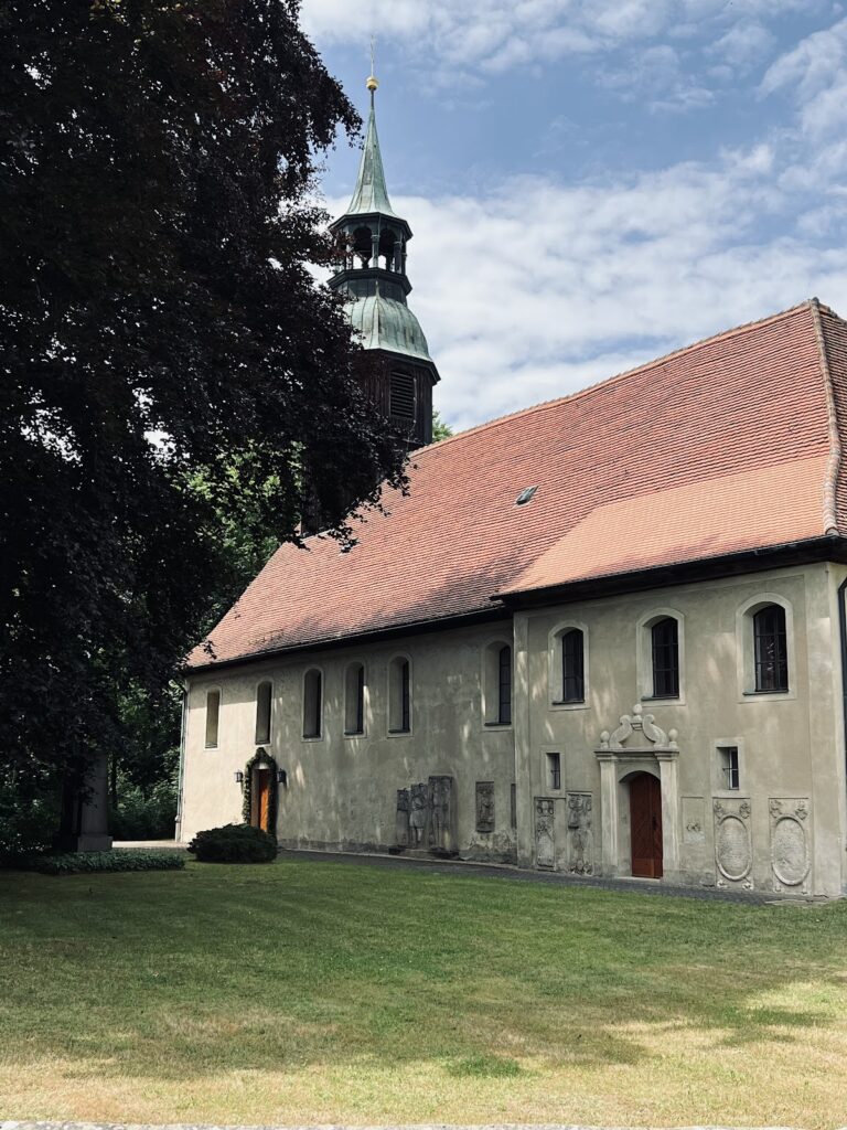Kirche Hähnichen: A Fourteenth-Century Parish Church in Germany