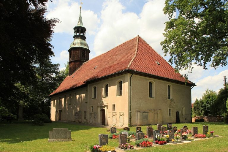 Kirche Hähnichen: A Fourteenth-Century Parish Church in Germany