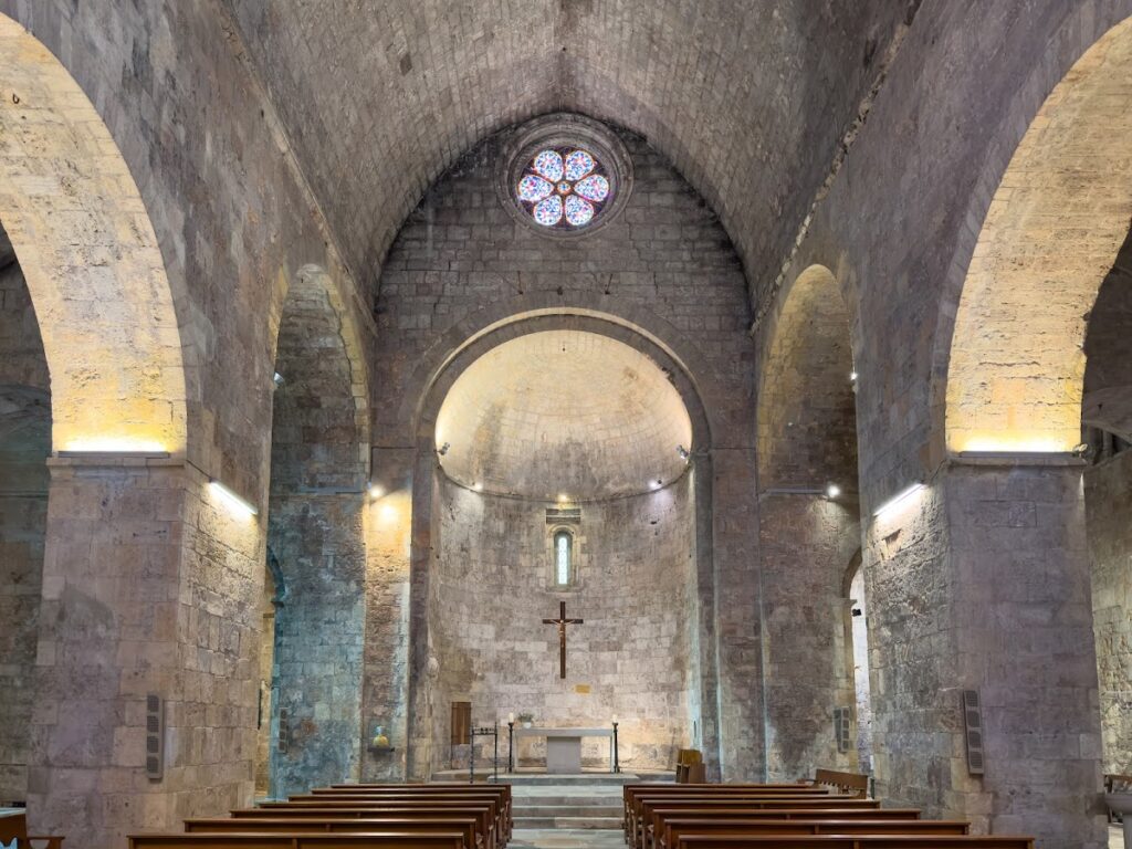 Sant Pere de Besalú: A Romanesque Benedictine Monastery in Spain 1 Sant Pere de Besalú