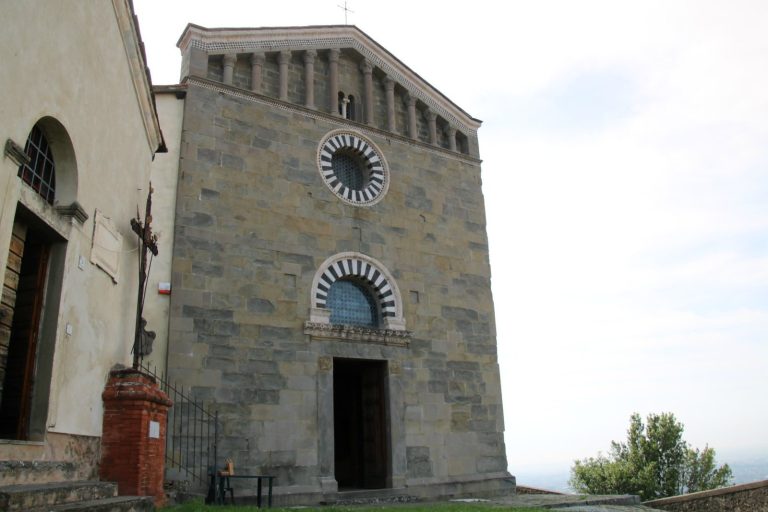 Santi Jacopo e Martino: The Archpriestly Parish Church of Uzzano Castello