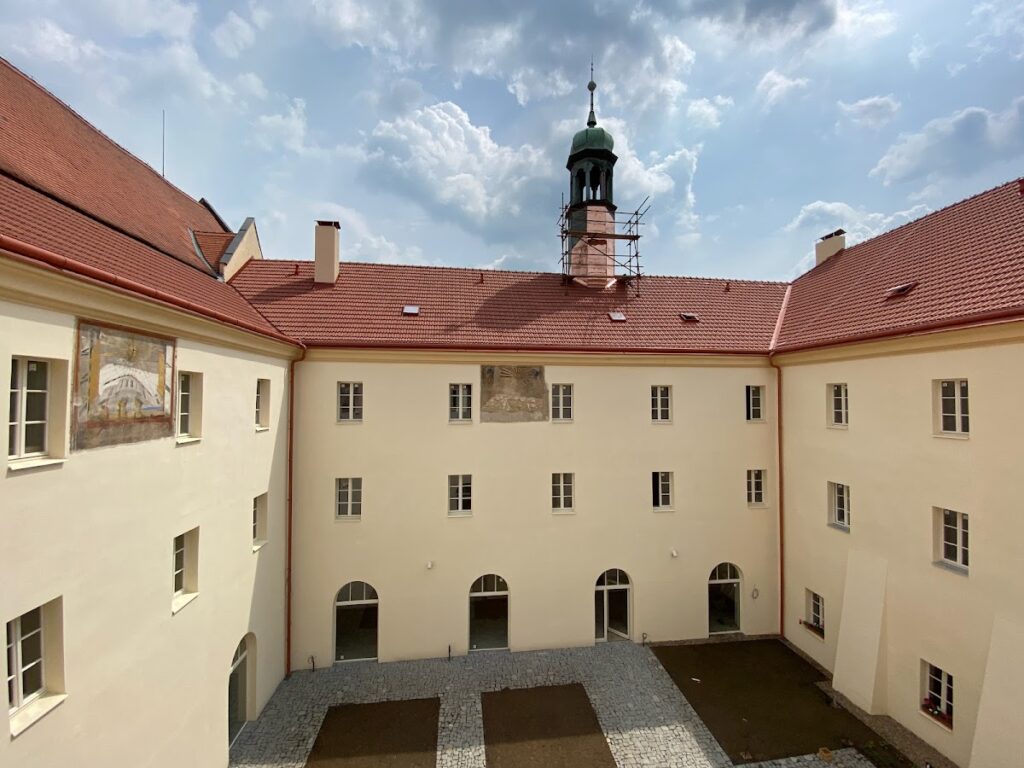 Augustinian Monastery at Pšovka in Mělník: A Former Calced Augustinian Complex 1 Augustinian monastery