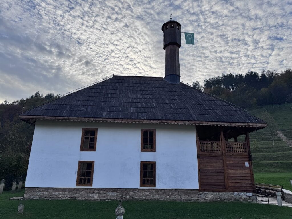 Mosque of Sultan Mehmed II Fatih in Kraljeva Sutjeska: An Ottoman Frontier Mosque 1 Mosque of Sultan Mehmed II Fatih in Kraljeva Sutjeska