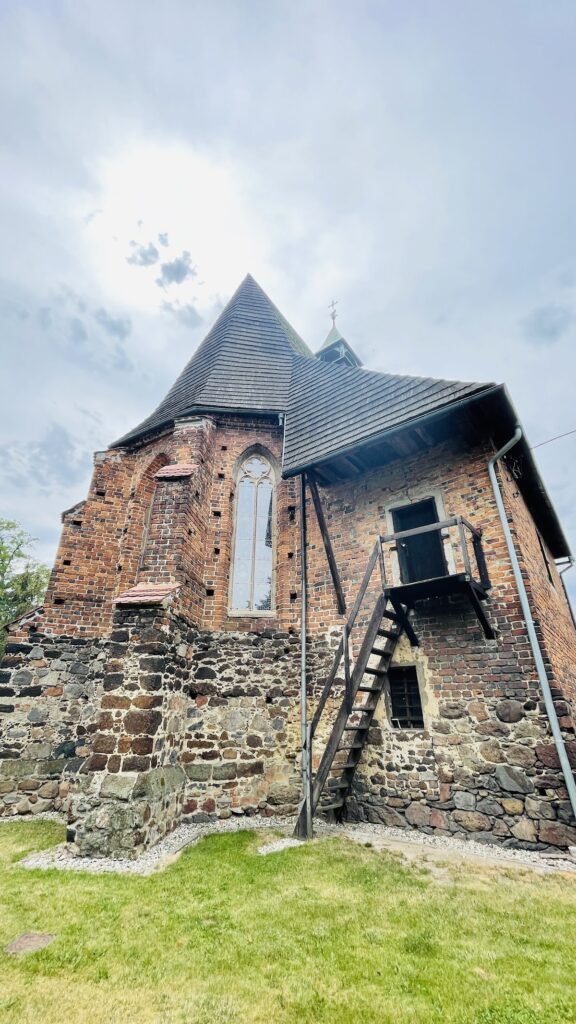 Kościół Podwyższenia Krzyża Świętego w Gaci: A Gothic Church in Poland 1 Kościół Podwyższenia Krzyża Świętego w Gaci