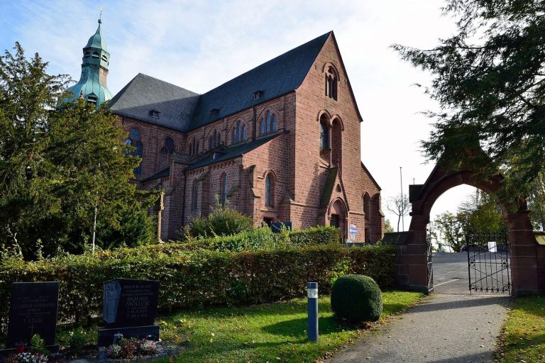 St. Johannes der Täufer: Parish Church in Amöneburg