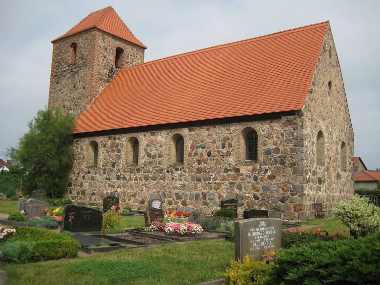 Village Church Ahrensdorf (Ludwigsfelde): A Medieval Protestant Church
