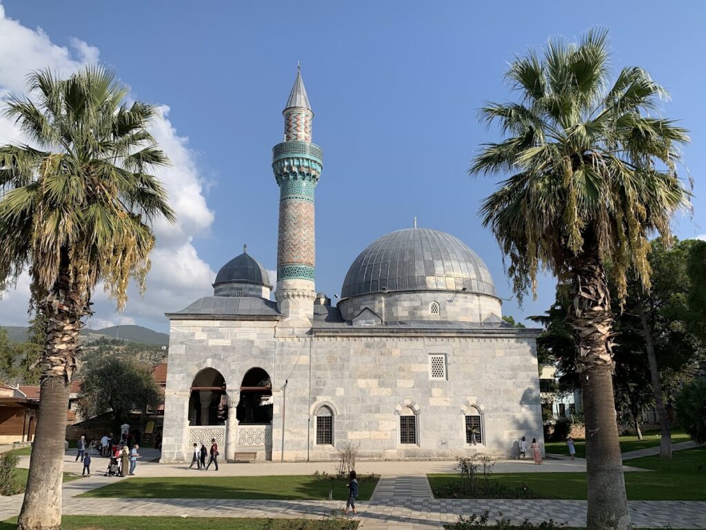 Yeşil Mosque Iznik: An Early Ottoman Mosque in Türkiye 1 Yeşil Mosque Iznik