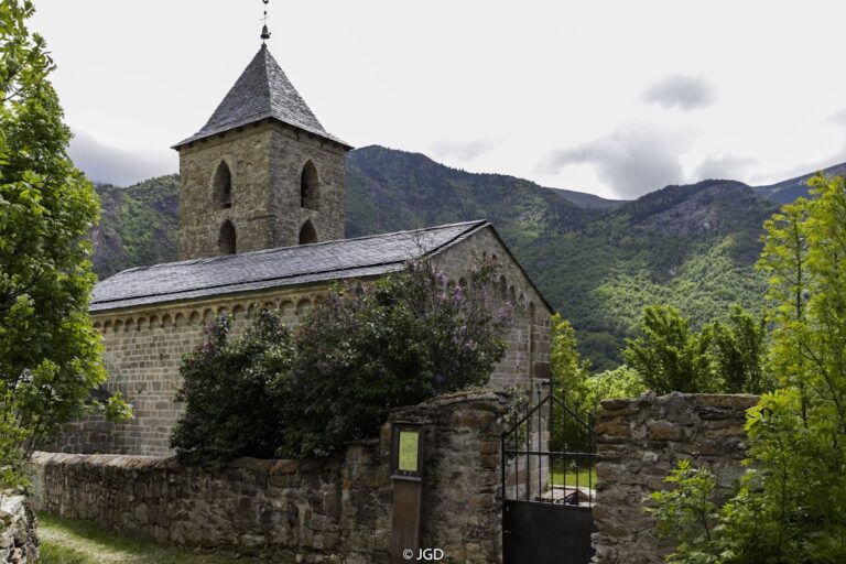 Santa Maria de Cóll: A Romanesque Parish Church in Spain