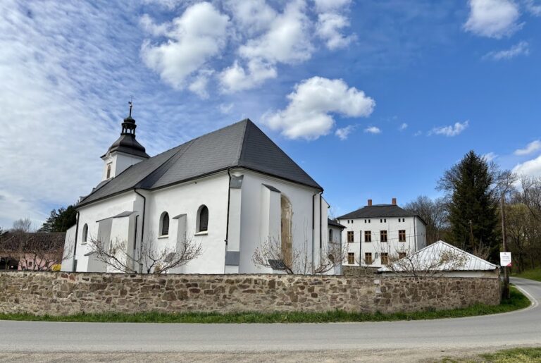 Kostel svatého Martina: A Medieval Parish Church in Bohušov, Czechia