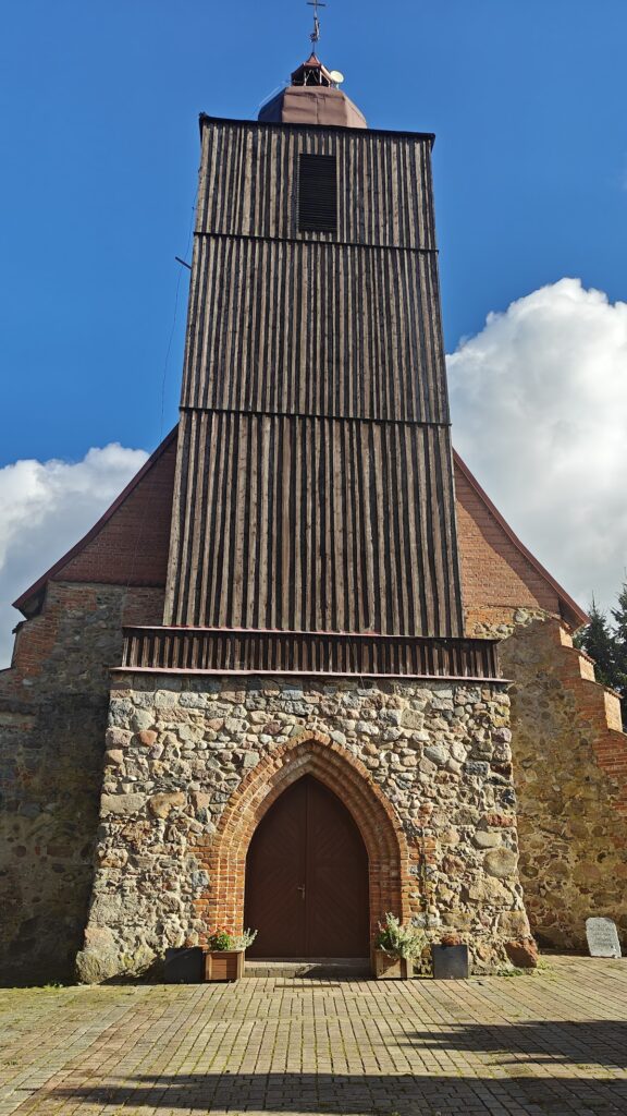 Holy Family Church in Żelazna Góra: A Gothic Parish Church in Poland 1 Holy Family church in Żelazna Góra