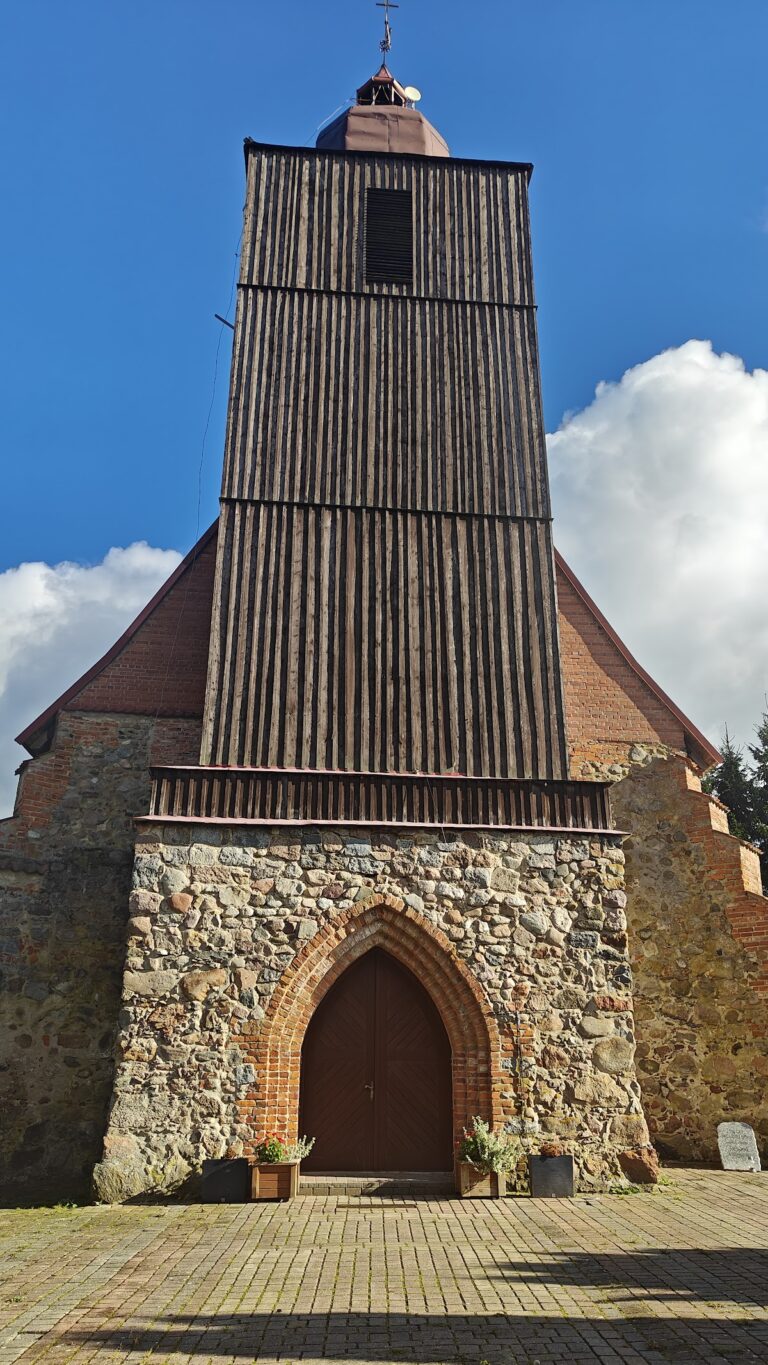 Holy Family Church in Żelazna Góra: A Gothic Parish Church in Poland