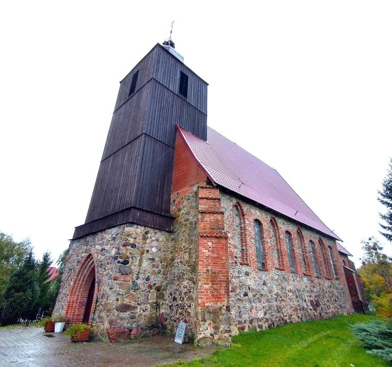 Holy Family Church in Żelazna Góra: A Gothic Parish Church in Poland