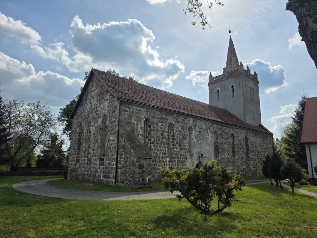 Church of St Jude Thaddeus in Lubicz: A Roman Catholic Parish Church 2 Kościół św. Judy Tadeusza w Lubiczu